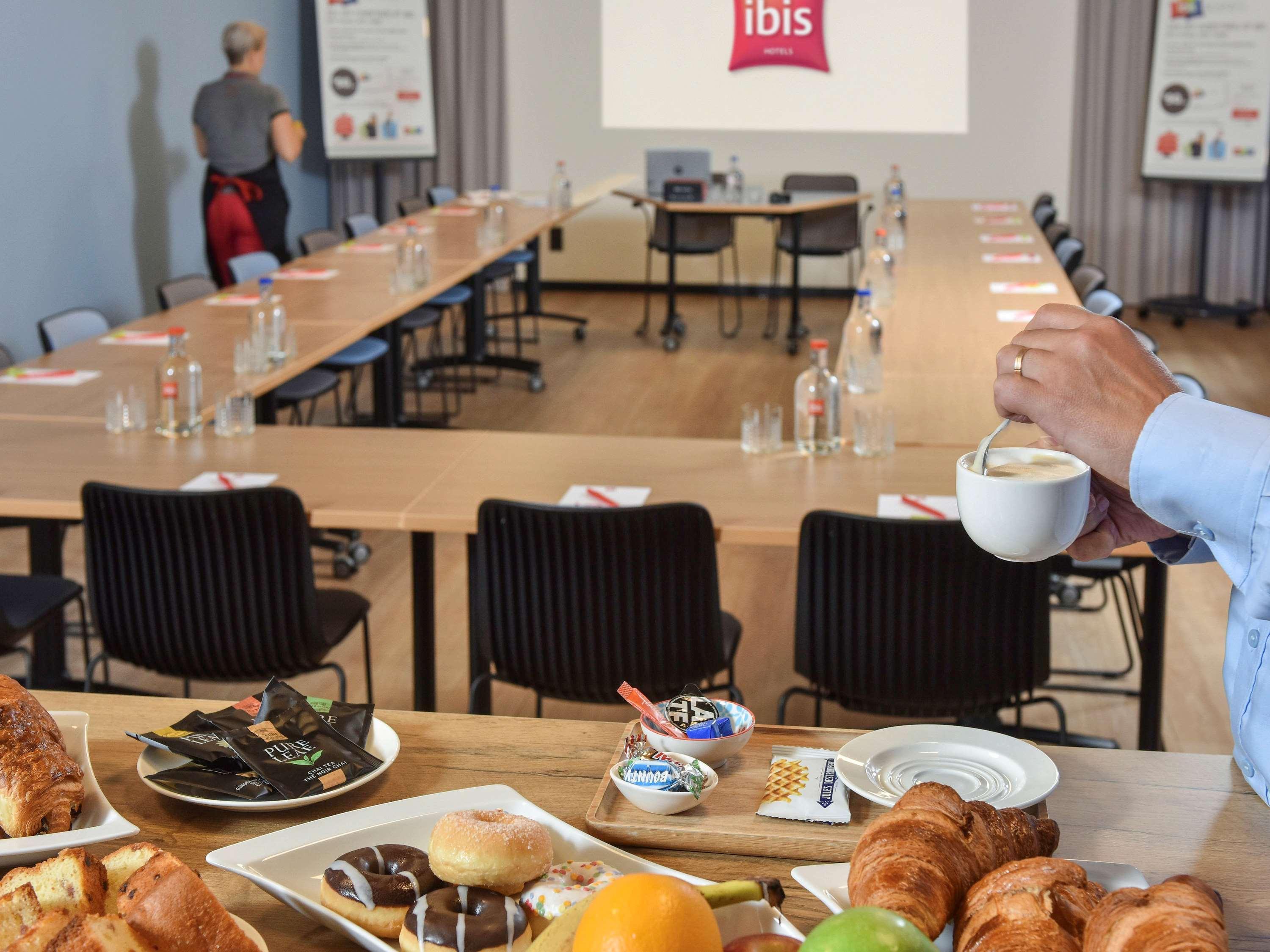 Ibis Brussels Erasmus Hotel Anderlecht Bagian luar foto